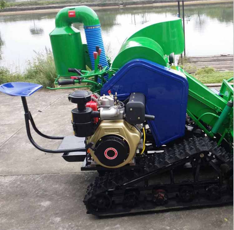 belt type rice combine harvester 4.jpg